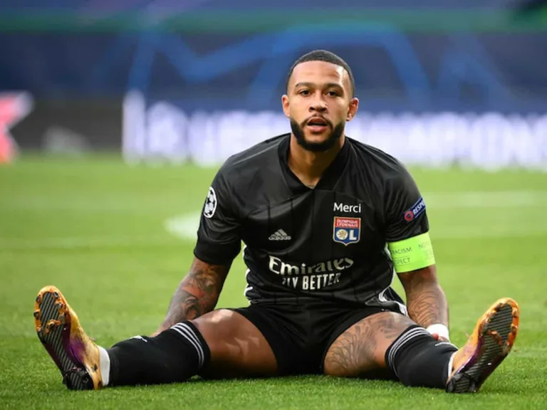 Barcelona wants to sell Rafinha to complete the Memphis Depay deal, Démbélé deal is off