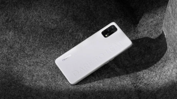 Realme Q2 teased by the company executive, to feature light gray leather back panel