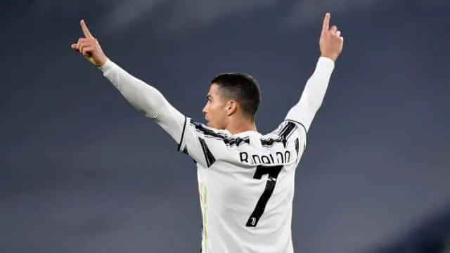 Cristiano Ronaldo donates to young cancer patient's treatment