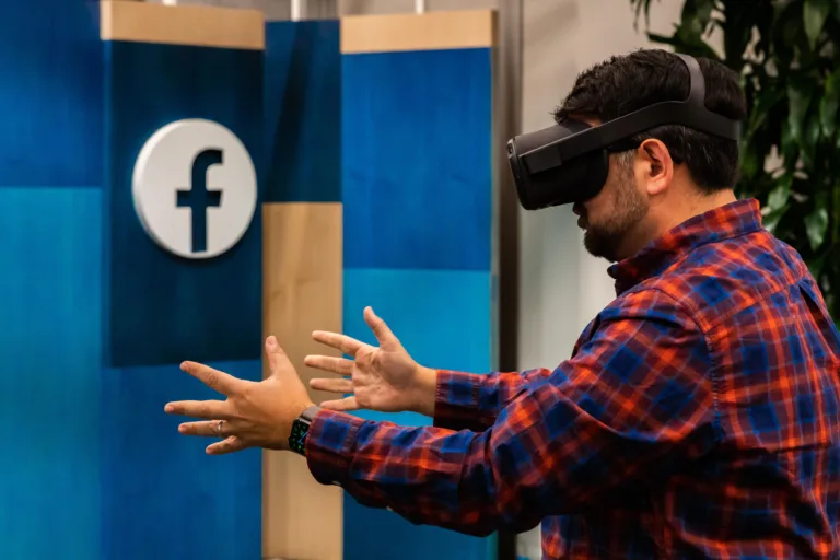 Almost 10,000 Facebook employees are now working in AR and VR departments