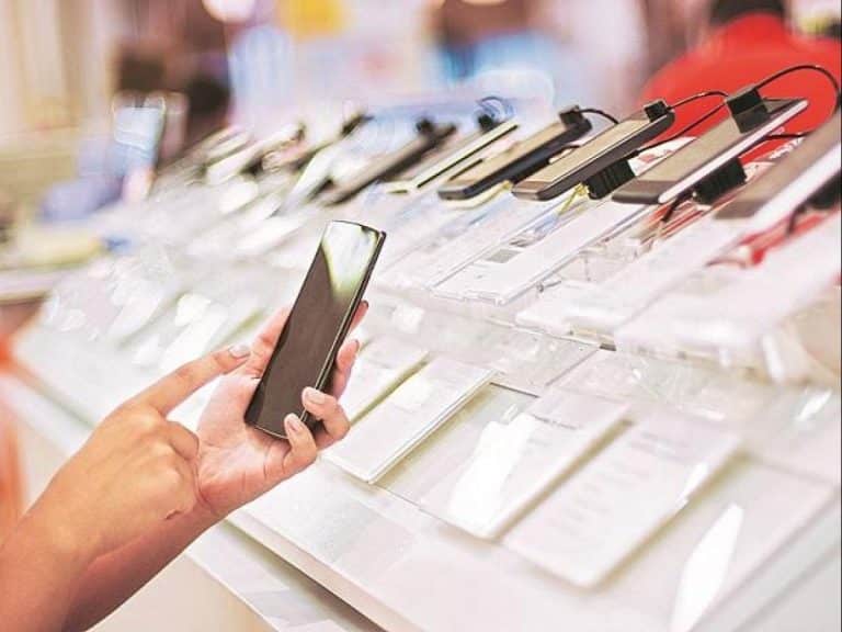 One in Four smartphones sold in 2020 was bought online: Counterpoint