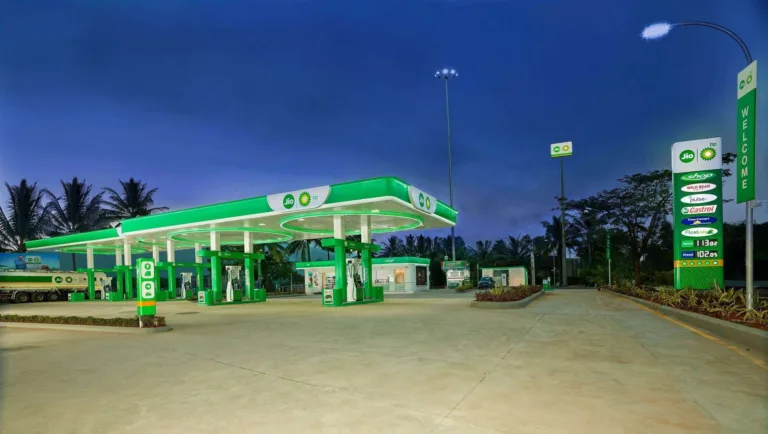 Jio-bp launches its first Mobility Station