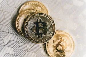Bitcoin's recent fall in value! Analysis of whether it will be feasible or not to invest in bitcoin in 2022