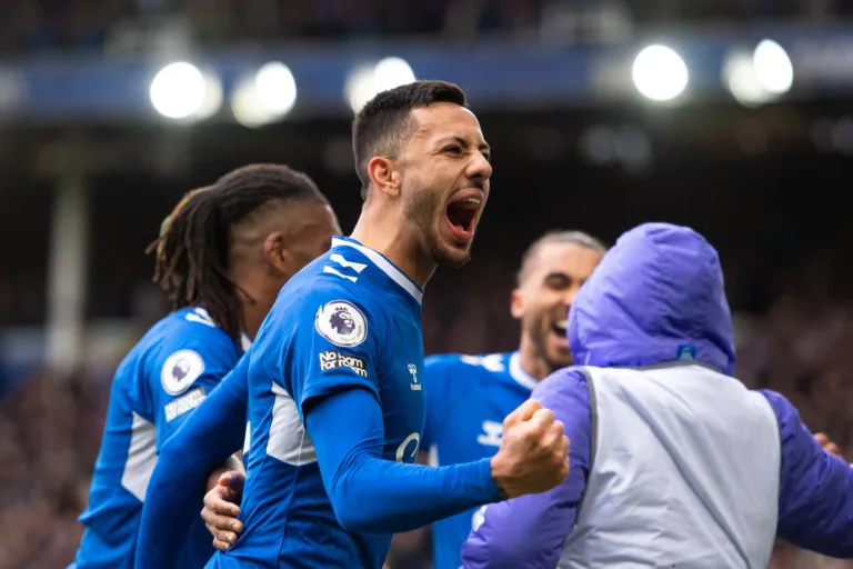 Dwight McNeil Everton