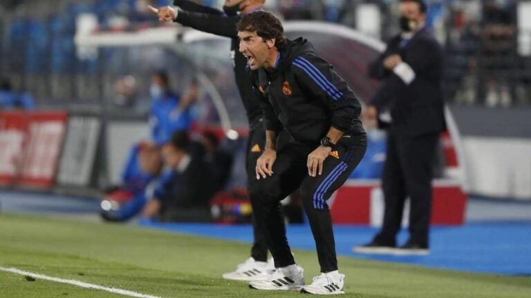 Raul Gonzalez turns down the manegerial post of Leeds United