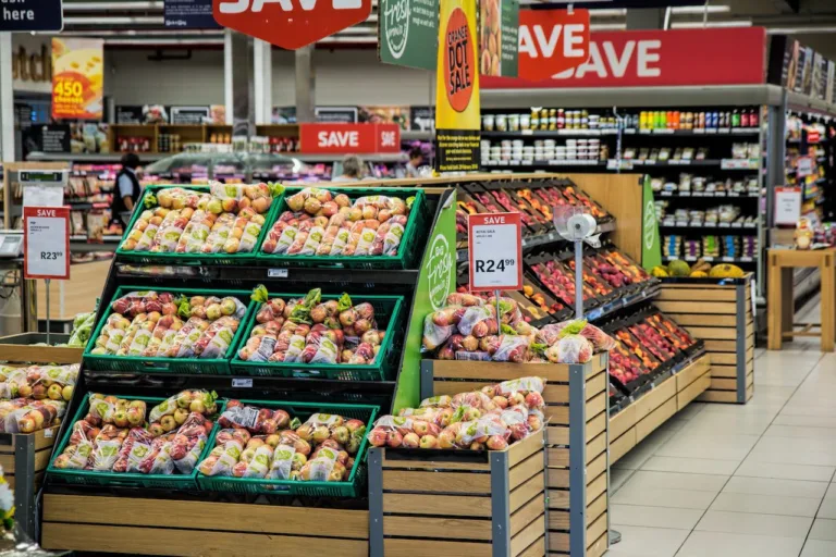 How late is the closest grocery store Opening and Closing?