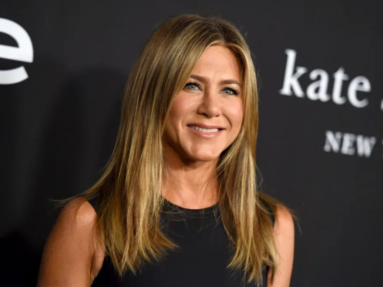 Bold Jennifer Aniston Age, Height, Net Worth, Relationships, and Family in 2026
