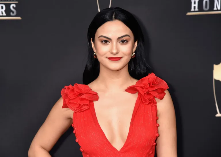Camila Mendes