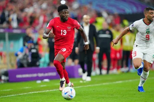 Alphonso Davies REVEALS! Bayern Munich signed him replacing Arjen Robben in attack but seems "unhappy" now