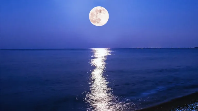 When is the next full moon in India?