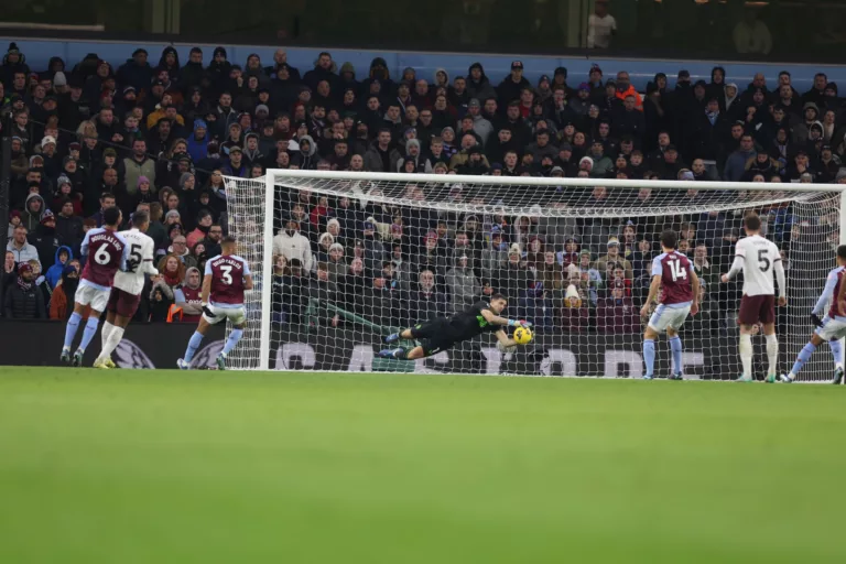Emiliano Martinez Aston Villa vs Manchester City