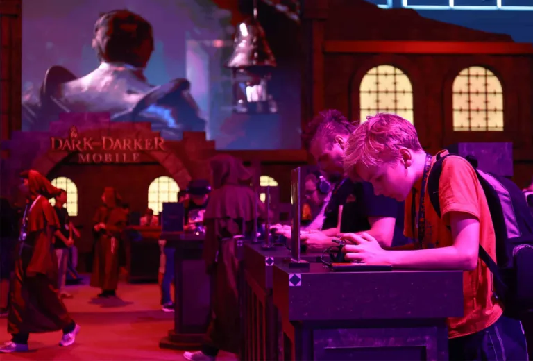 KRAFTON's Dark and Darker Mobile Makes Waves at Gamescom 2024