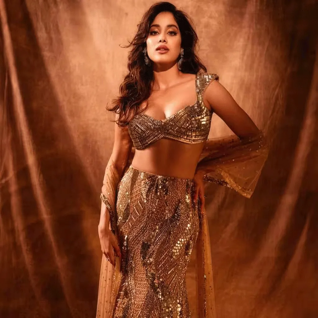 Janhvi Kapoor Hot Photos