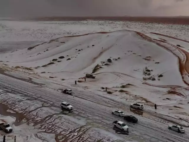 🌨️ Snowfall Saudi Arabia: Saudi Desert Sees Snow for the First Time Ever!