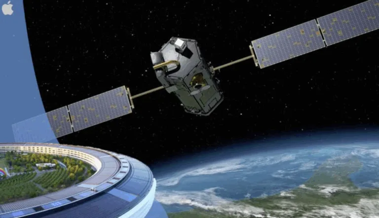 APPLE-IPHONE-WITH-SATELLITE