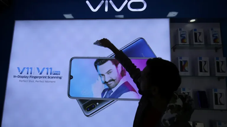 Samsung Falls to Third in India, Vivo Leads in 2024