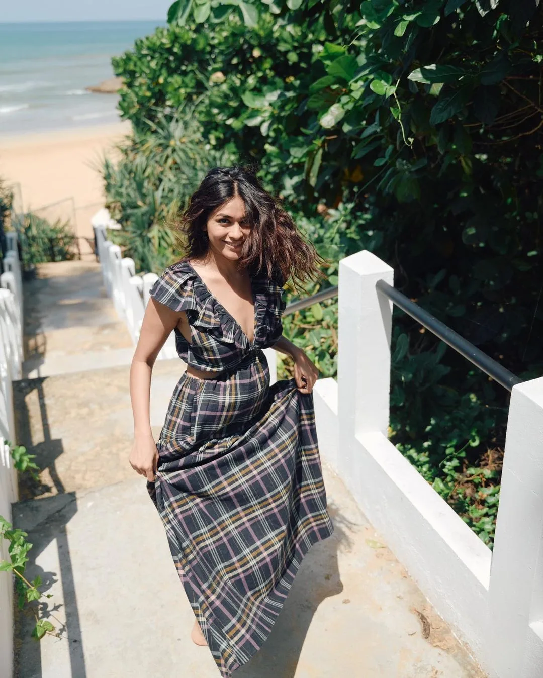 Mrunal Thakur Hot Pics