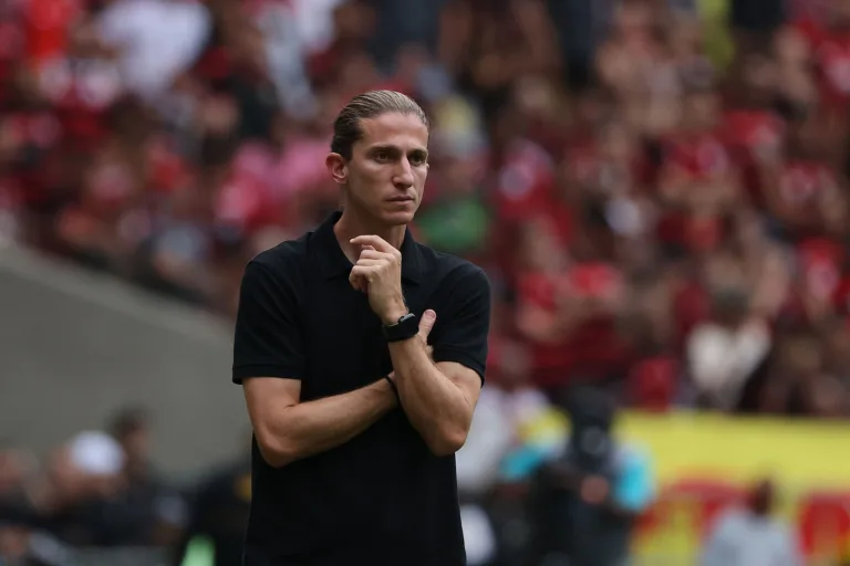 Filipe Luís’ Fairytale Start: Three Trophies in Six Months as Flamengo Coach
