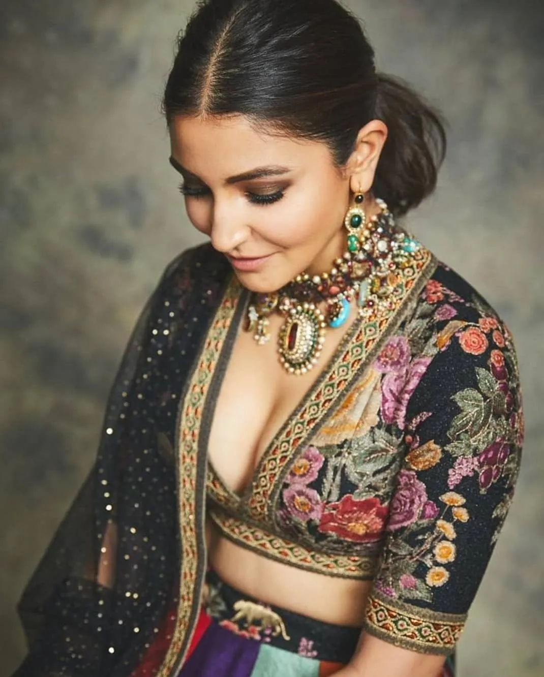 Gorgeous Anushka Sharma Hot Photos Gallery as of 2025