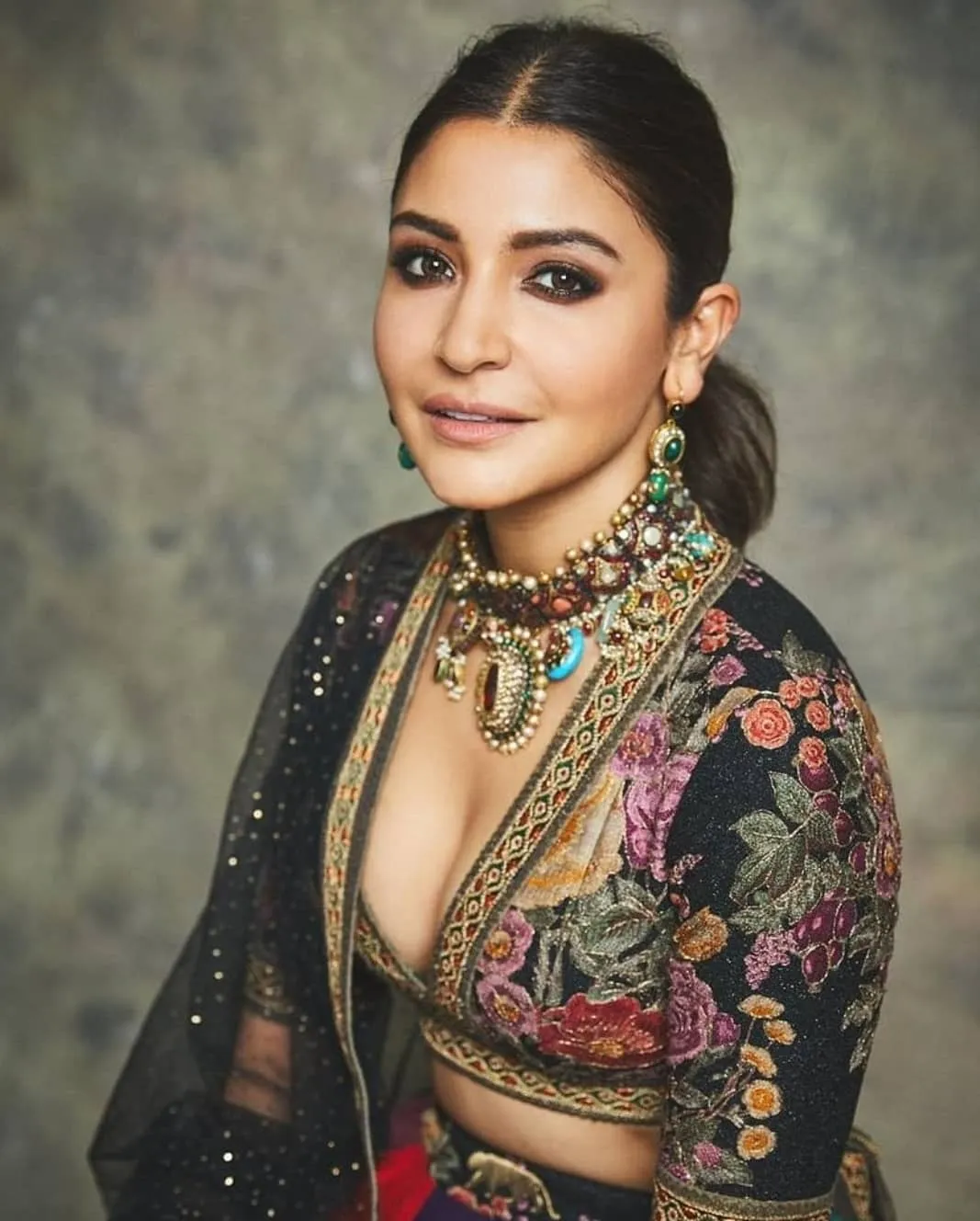 Gorgeous Anushka Sharma Hot Photos Gallery as of 2025