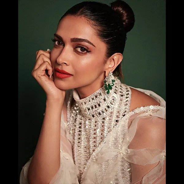 Glamourous Deepika Padukone Hot Photos: Redefining Bollywood’s Global Narrative