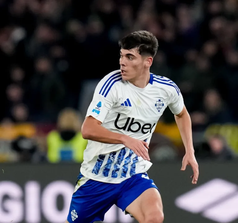 Como Set to Trigger €6M Clause for Alex Valle in Permanent Deal from Barcelona