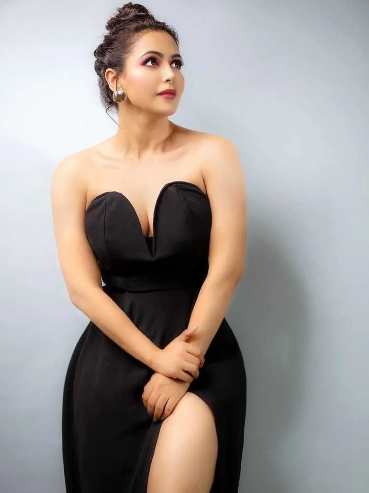 Nandini Rai Stuns in Ethereal Photoshoot: A Mesmerizing Display of Grace and Glamour