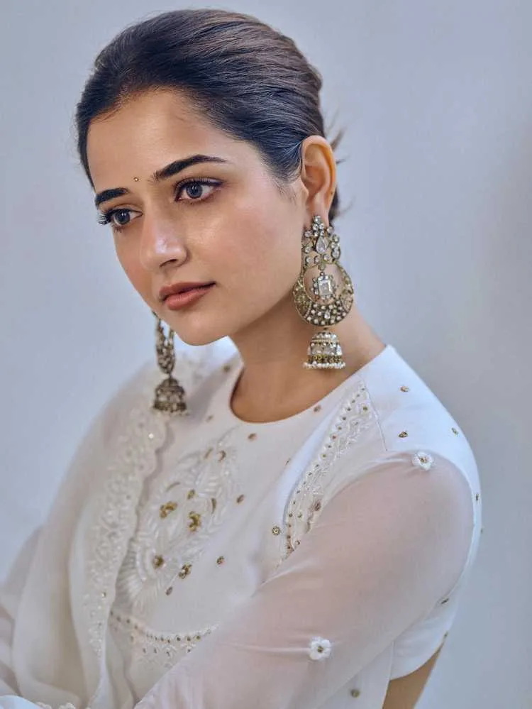 Ashika Ranganath’s Latest Instagram Photos: “Miss You” Star Captivates 2 Million Followers with Radiant Beauty