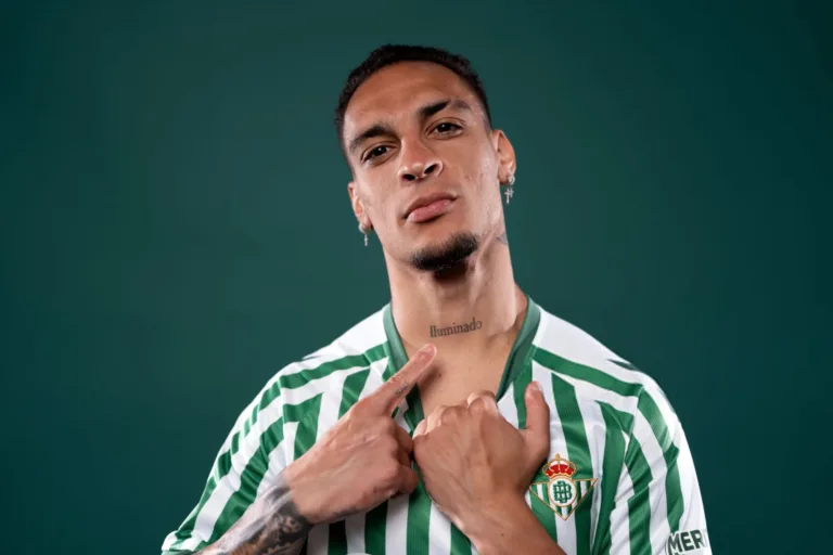 Antony join real betis