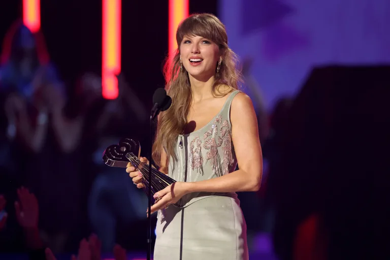 Taylor Swift Wins 7 Awards at iHeart 2026 and Her Travis Kelce Shoutout Is the Most Adorable Thing You’ll Hear Today