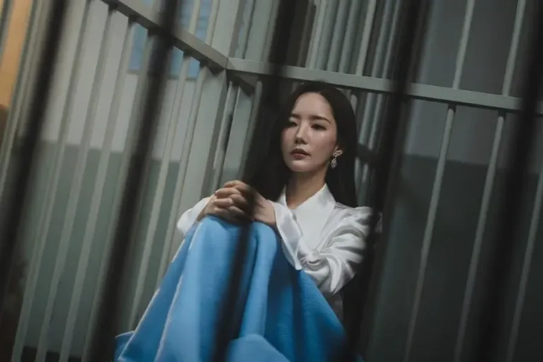Park Min Young Gets Arrested in Siren’s Kiss — And She’s Still the Most Confident Person in the Room