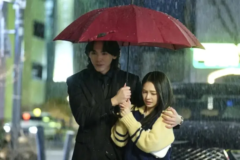 Hearts in Healing: Jung E-chan and Joo Se-bin’s Romance Slowly Blossoms in Doctor Shin