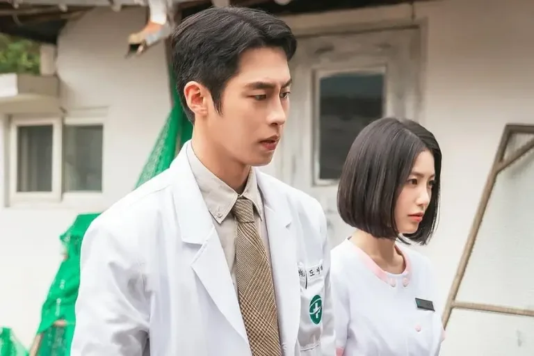 A Doctor Who Fears the Sea, a Nurse Hiding a Secret — Lee Jae Wook & Shin Ye Eun’s New ENA Drama “Doctor on the Edge” Is Already Full of Tension