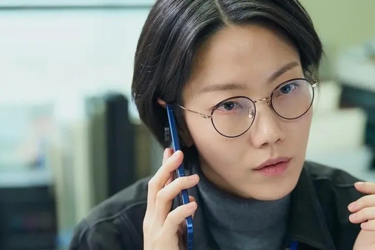 Kim Shin Rok’s No-Nonsense Prosecutor in “Fifties Professionals” Is Already the Most Compelling K-Drama Character of May 2026
