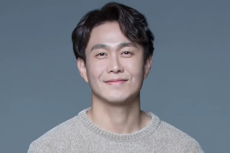 Middle-Aged Men, Amateur Baseball, and the Brotherhood Nobody Talks About — Oh Jung Se May Lead TVING’s Most Relatable Drama Yet