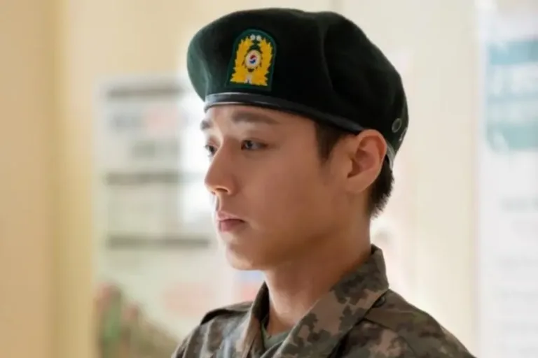 Park Ji Hoon Is an Army Cook With a Mysterious Quest Window — And tvN’s Newest Drama Is Already Irresistible