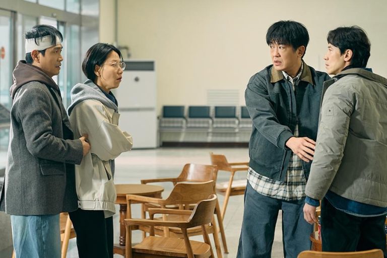 Trust Shatters in Hospital Lounge: Shin Ha-Kyun’s Suspicion Peaks in “Fifties Professionals” Explosive Four-Way Confrontation