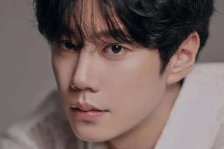 Lee Jun Young Enlists July 21 — “Reborn Rookie” Star Shares 10-Draft Handwritten Letter That Has Fans in Tears