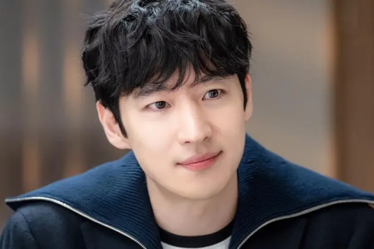 Lee Je Hoon Plays a Disgraced Lawyer Who Wins the Unwinnable — and “The Long Shot Trial” Sounds Like the Most Fun Legal Drama of 2027!