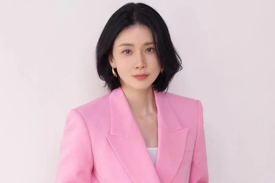 Lee Bo Young