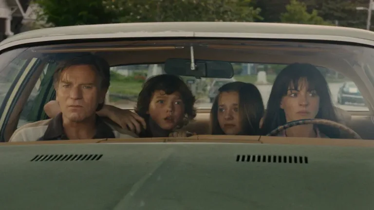 The End of Oak Street Review: Anne Hathaway Battles Dinosaurs and a Broken Marriage in This Spielberg-Flavored Ride