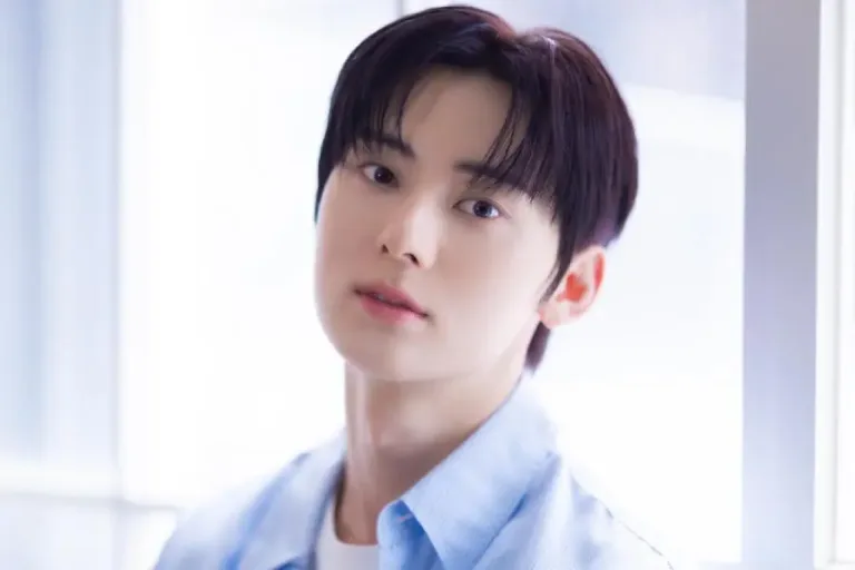 Hwang Minhyun Announces 2026 Fan Meeting “Peach Blossom” — The Emperor Is Blooming for L.O.Λ.Es This Fall!