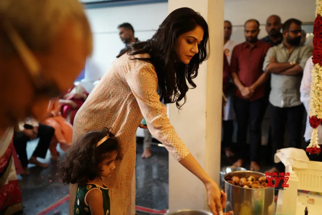 When Allu Arjun Celebrated Ganesh Visarjan With Daughter Allu Arha