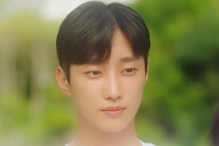 Summer Vacation Drama: Jin Young Admits He Can’t Swim Well, Yet Plays a Swimming Prodigy