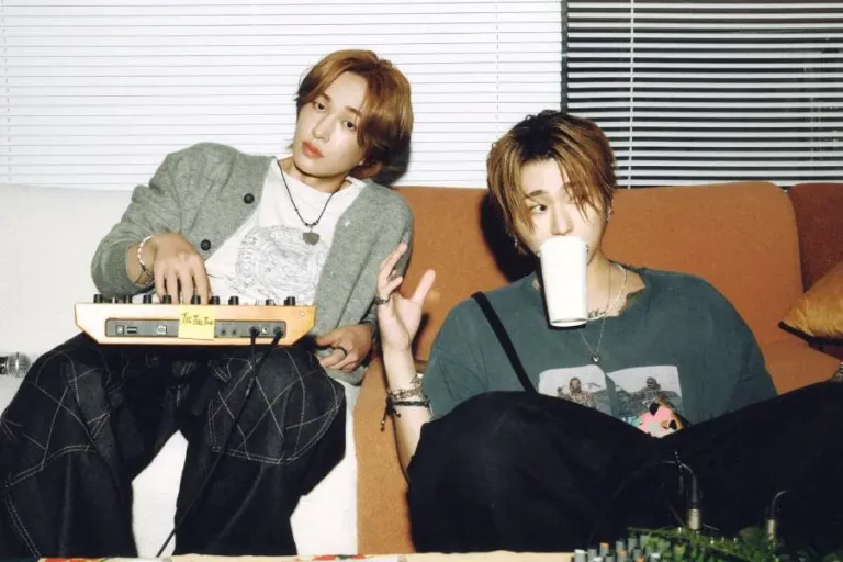Tic Tac Toe: Onew and Zico Turn “More Than Friends, Less Than Lovers” Into a Game