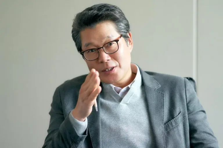 Ugly Duckling Ms. Maeng: Yoo Jae Myung Plays an Irritating Yet Lovable CSAT Boss in Korea’s Most Secretive Comedy