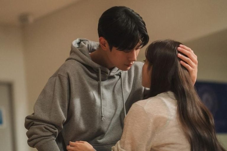 Dive into You Next Episode: Park Seo Ham and Kim Ji Yeon Rehearse a Kiss Scene